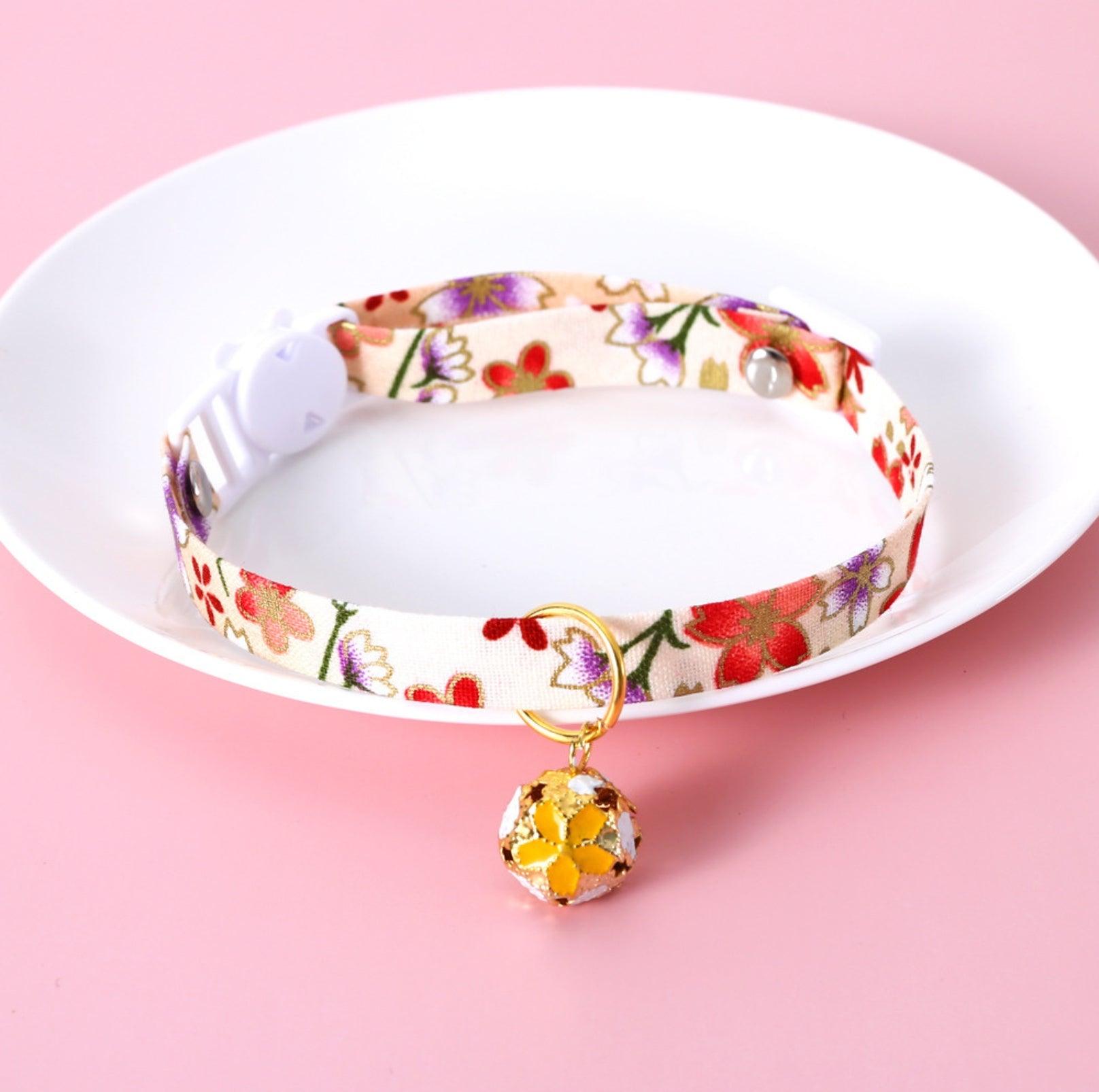 Adjustable Pet Flower Hollow Bell Collar