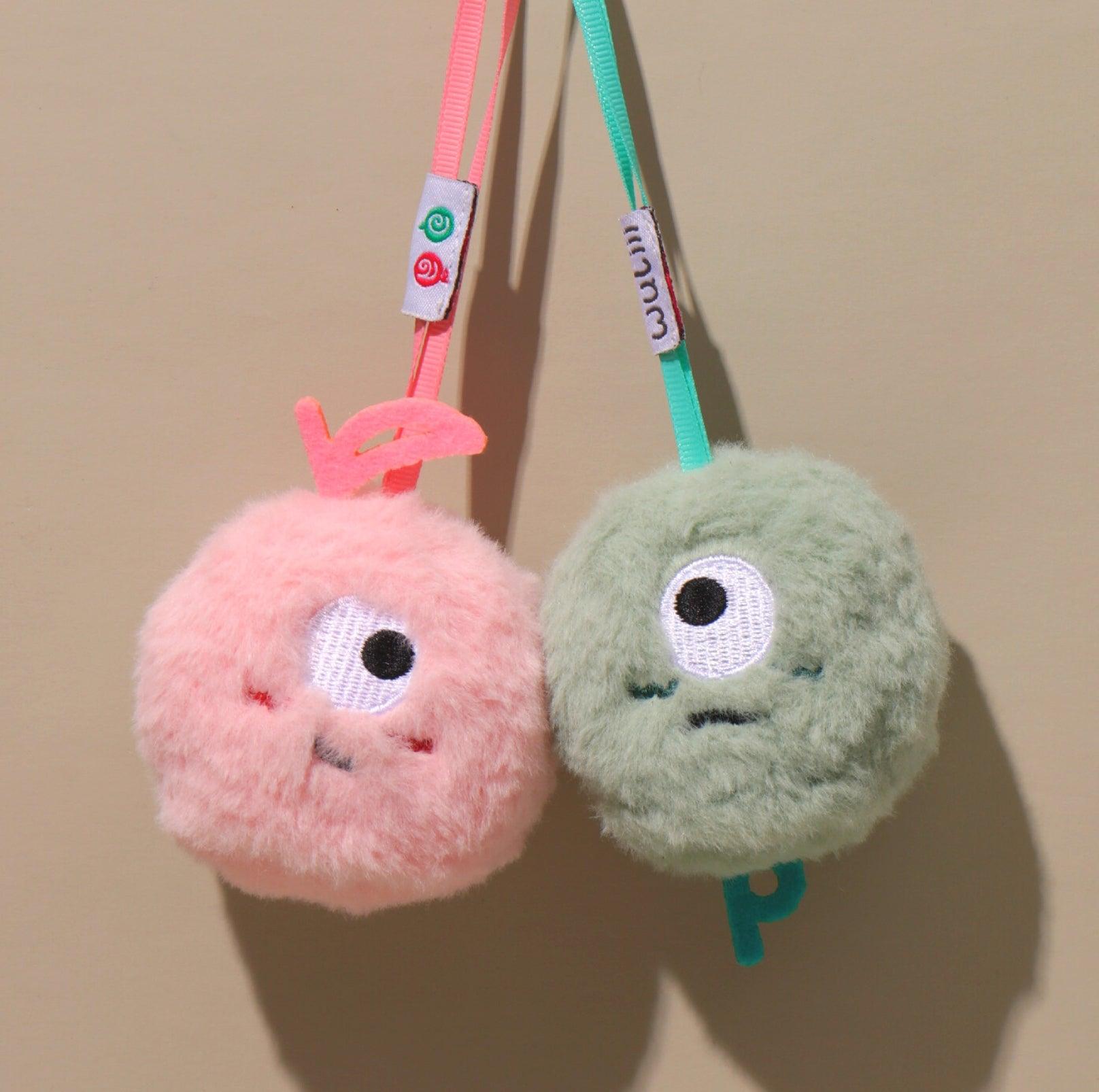 Wuliii Dual-Use Plush Pet Treat Ball - Cute and Functional Cat Dog Toys