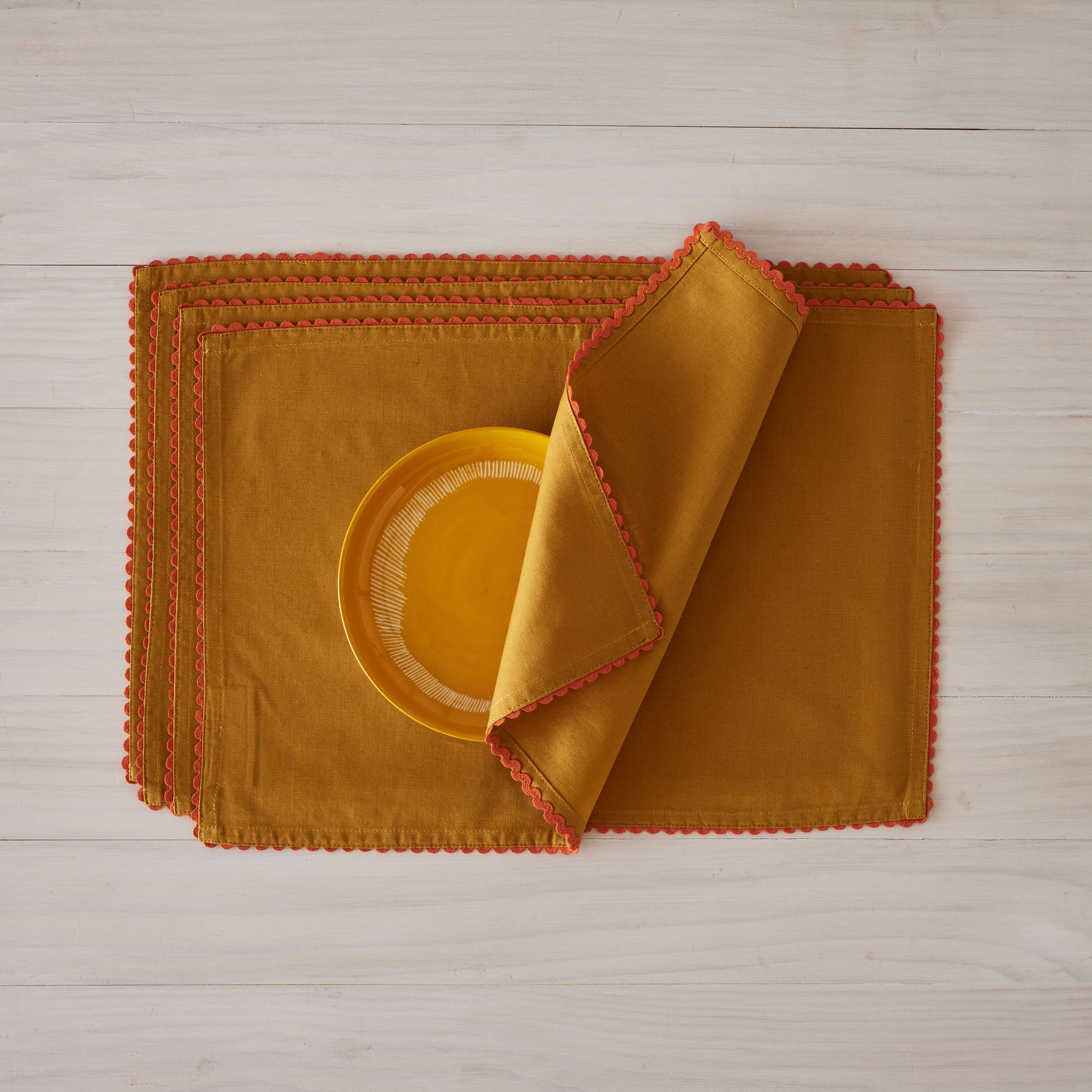 Schoolhouse Scallop Trim Placemats, Set of 4