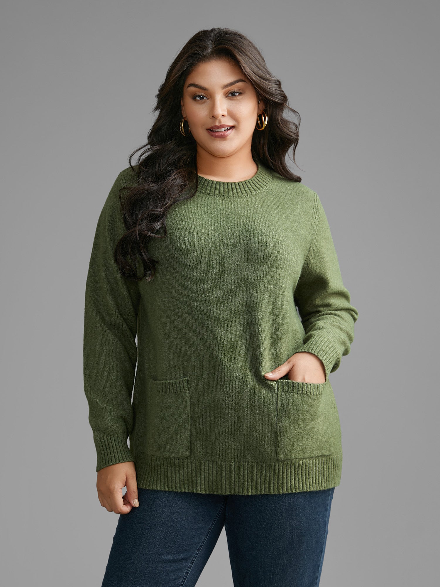 Plain Round Neck Patched Pocket Pullover