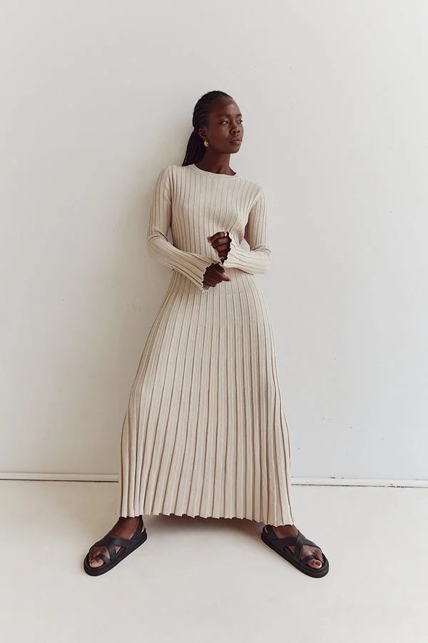 SALLE | V-Neck Sleeved Knit Midi Dress