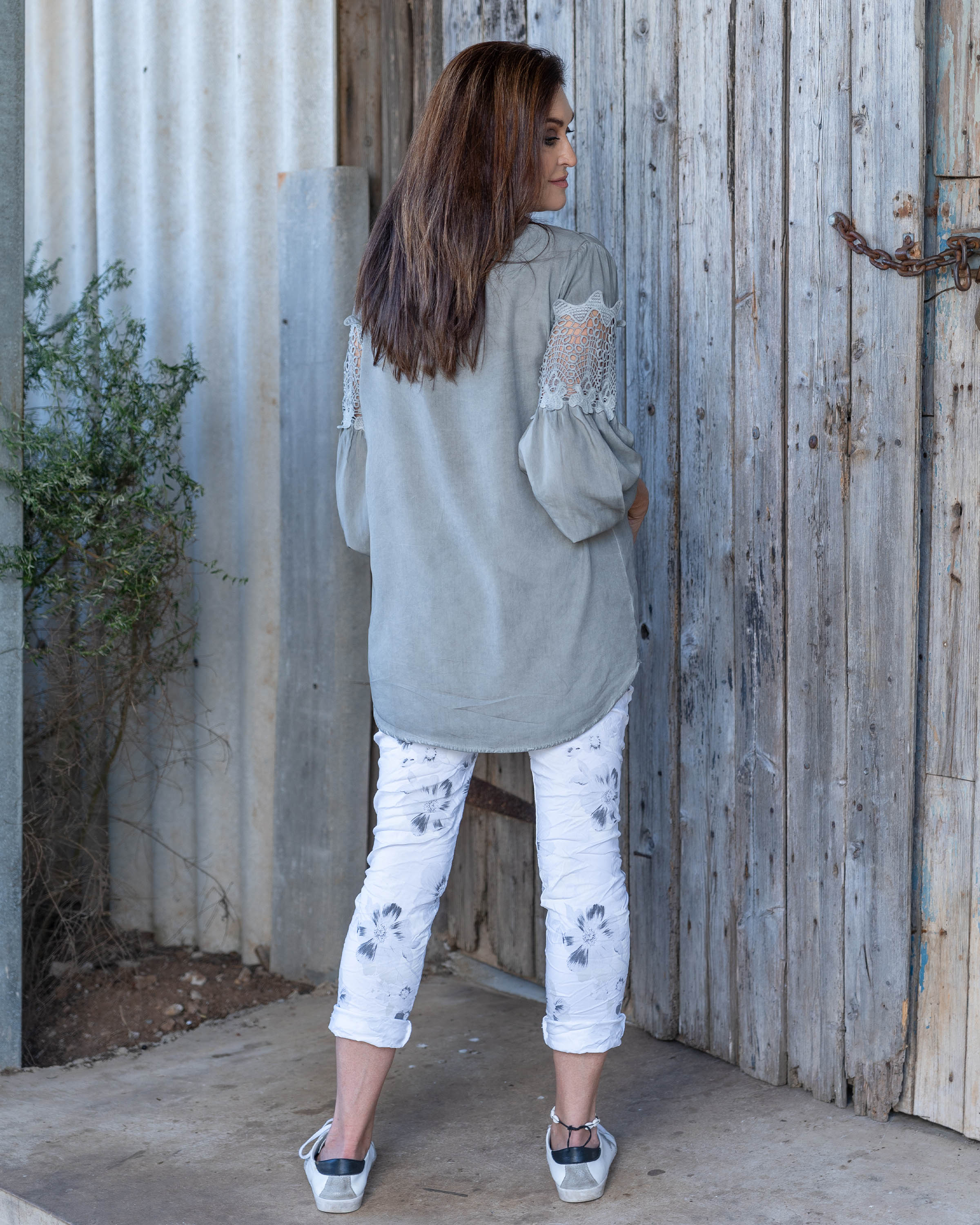 Queen B Shirt | Light Grey