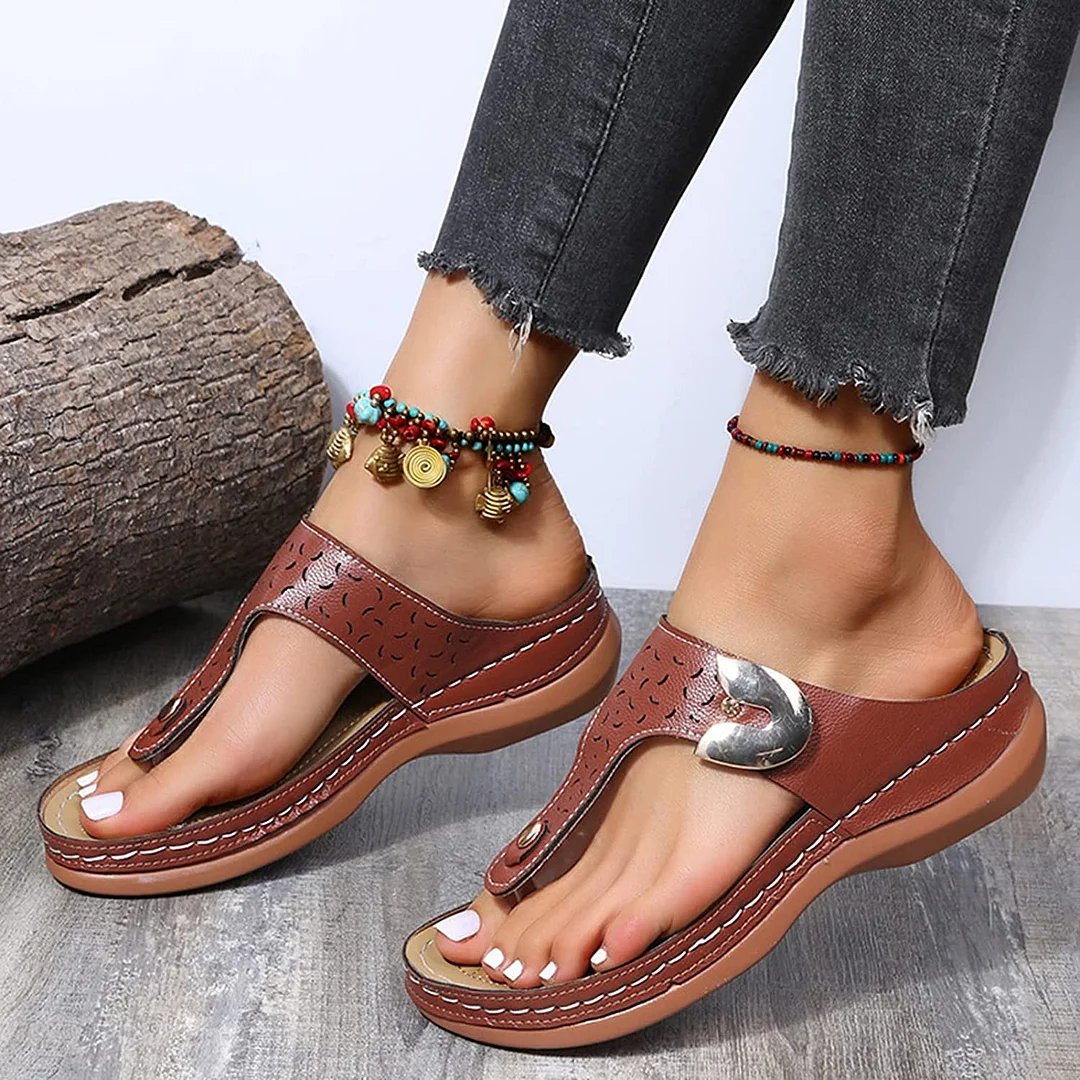 Summer New Women's Metal Decor Feature Pattern Wedge Flip-Flops
