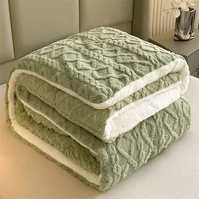 Warm And Comfortable Chunky High Quality Winter Velvet Sherpa Quilt Weight Blanket Thickened Comforter