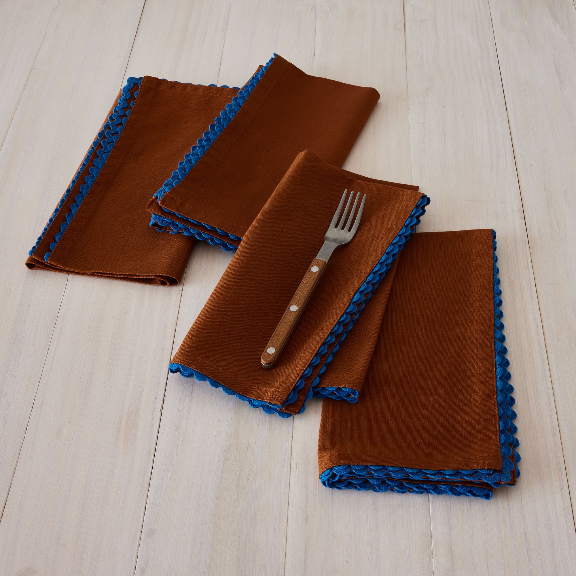 Schoolhouse Scallop Trim Napkins, Set of 4