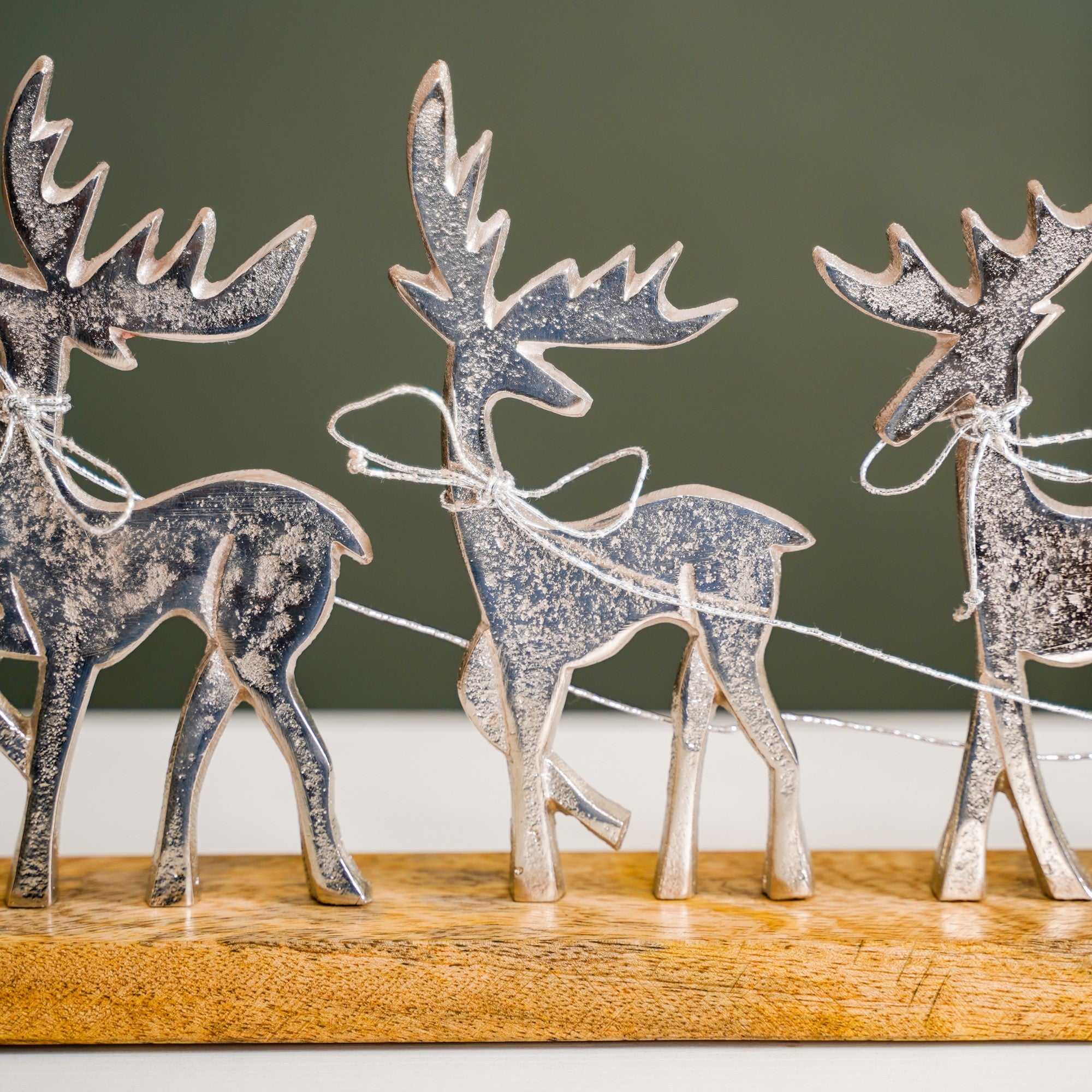 Reindeer Sleigh Showpiece With Tealight Holders