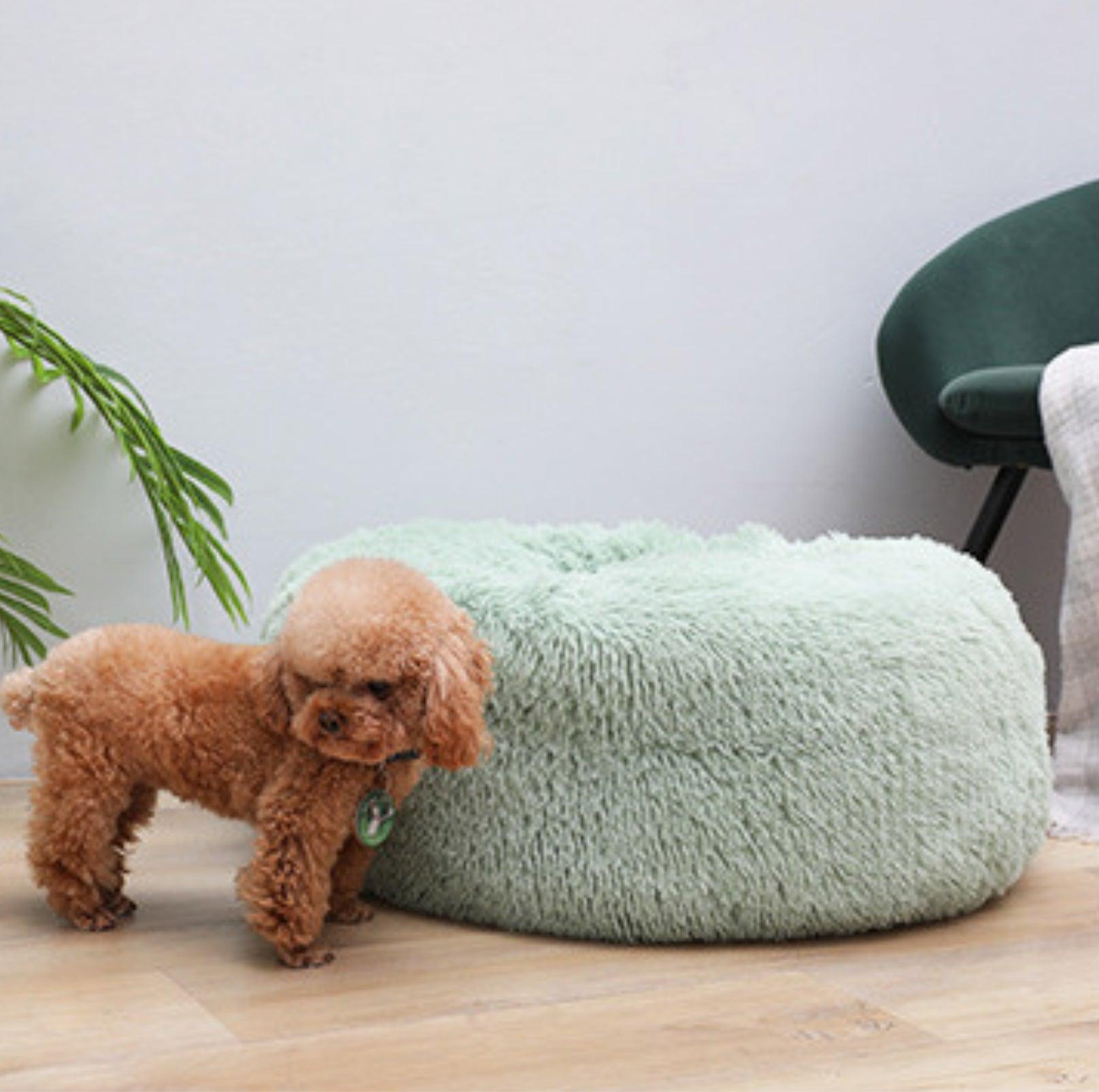 Cozy Plush Pet Bed - Warm and Durable Bedding for Cats and Dogs