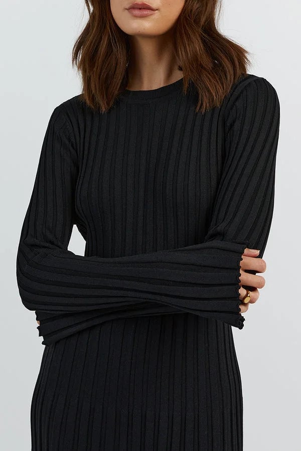 SALLE | V-Neck Sleeved Knit Midi Dress