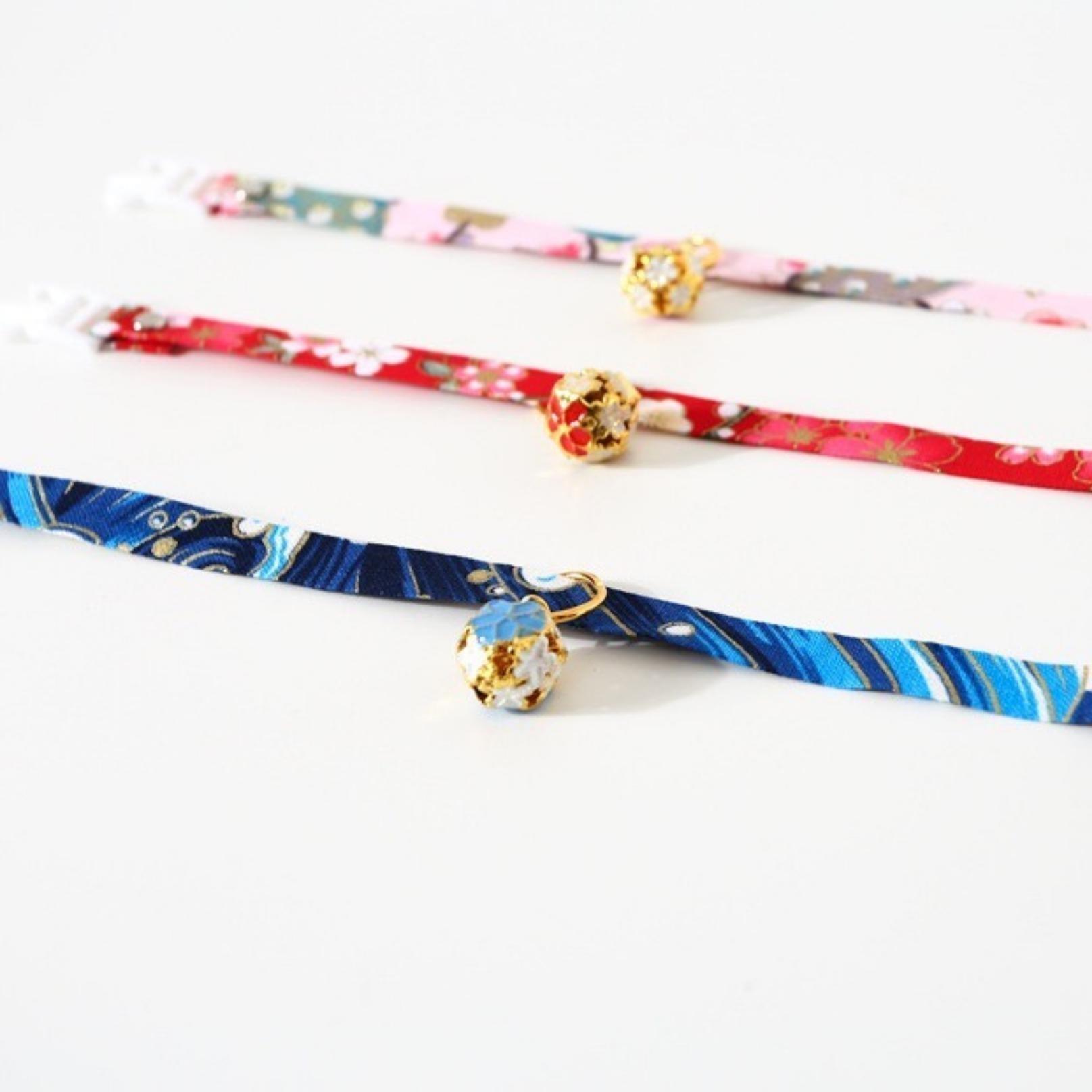 Adjustable Pet Flower Hollow Bell Collar