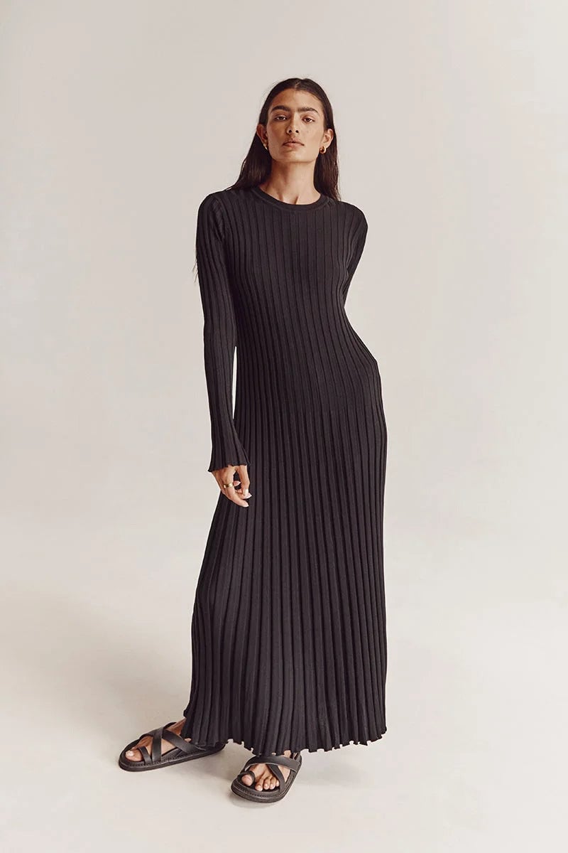 SALLE | V-Neck Sleeved Knit Midi Dress