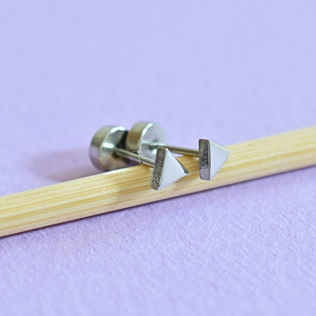 Tiny triangle studs - Silver