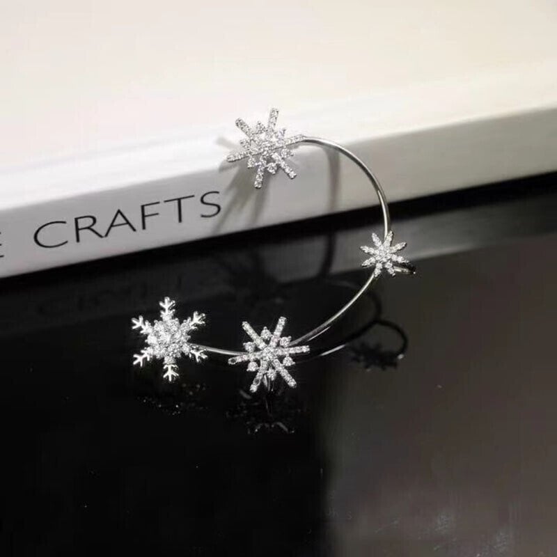 🎅Snowflake earrings made of diamonds and cubic zirconia