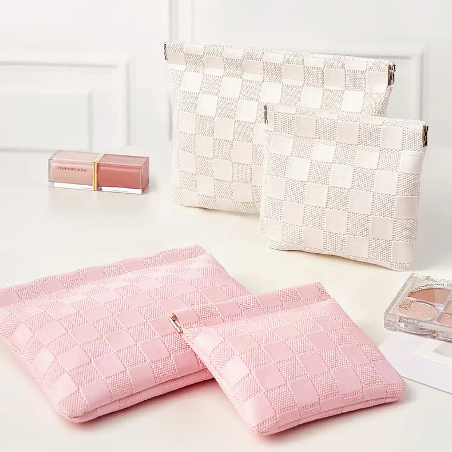 Checkered Self-closing Storage Bag