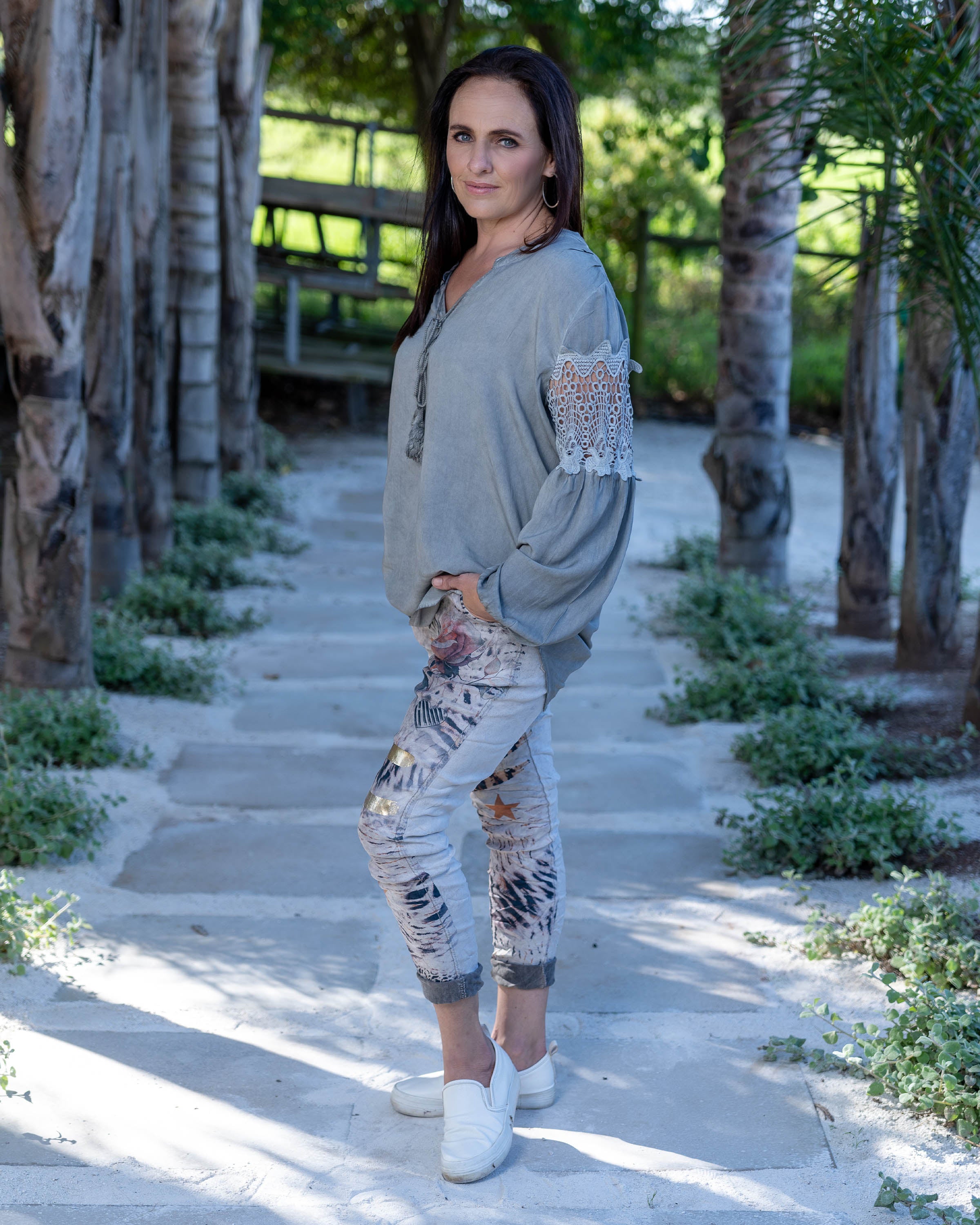 Queen B Shirt | Light Grey