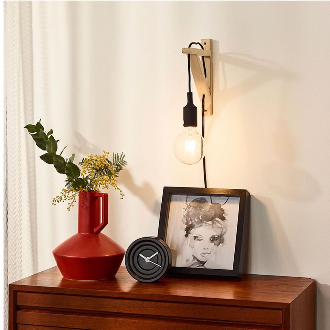 Minimalist Wall-Mounted Bedside Light with Exposed Bulb