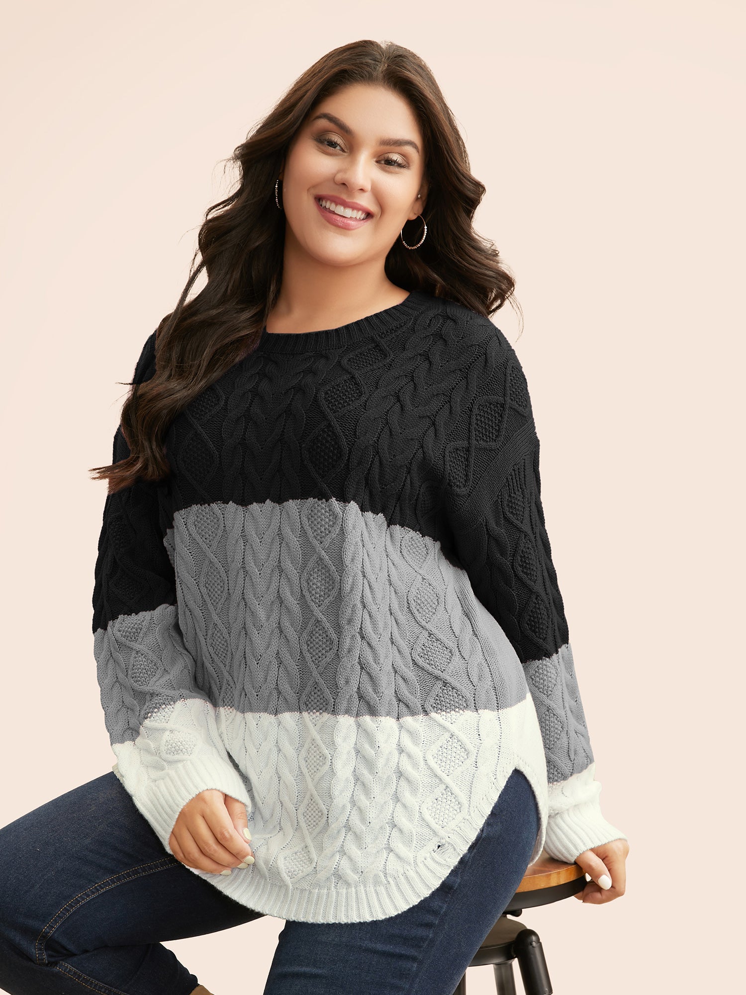 Contrast Cable Knit Arc Hem Pullover