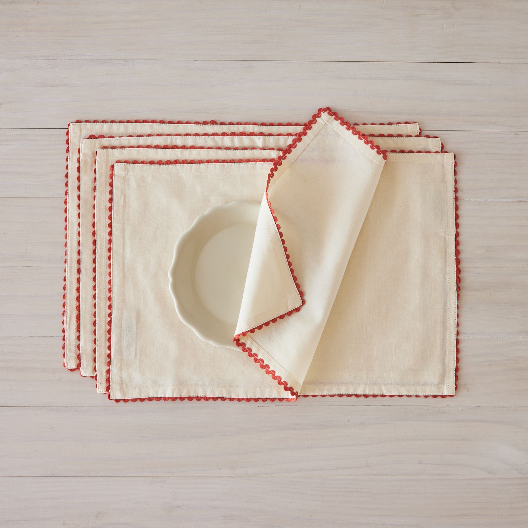 Schoolhouse Scallop Trim Placemats, Set of 4