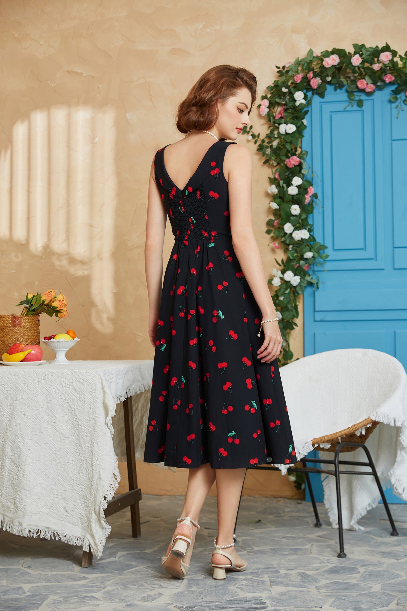 Vintage Strawberry Patterns 1950s Cocktail Swing Dresses Summer Square Neck Sleeveless A-Line Midi Dress with Pockets