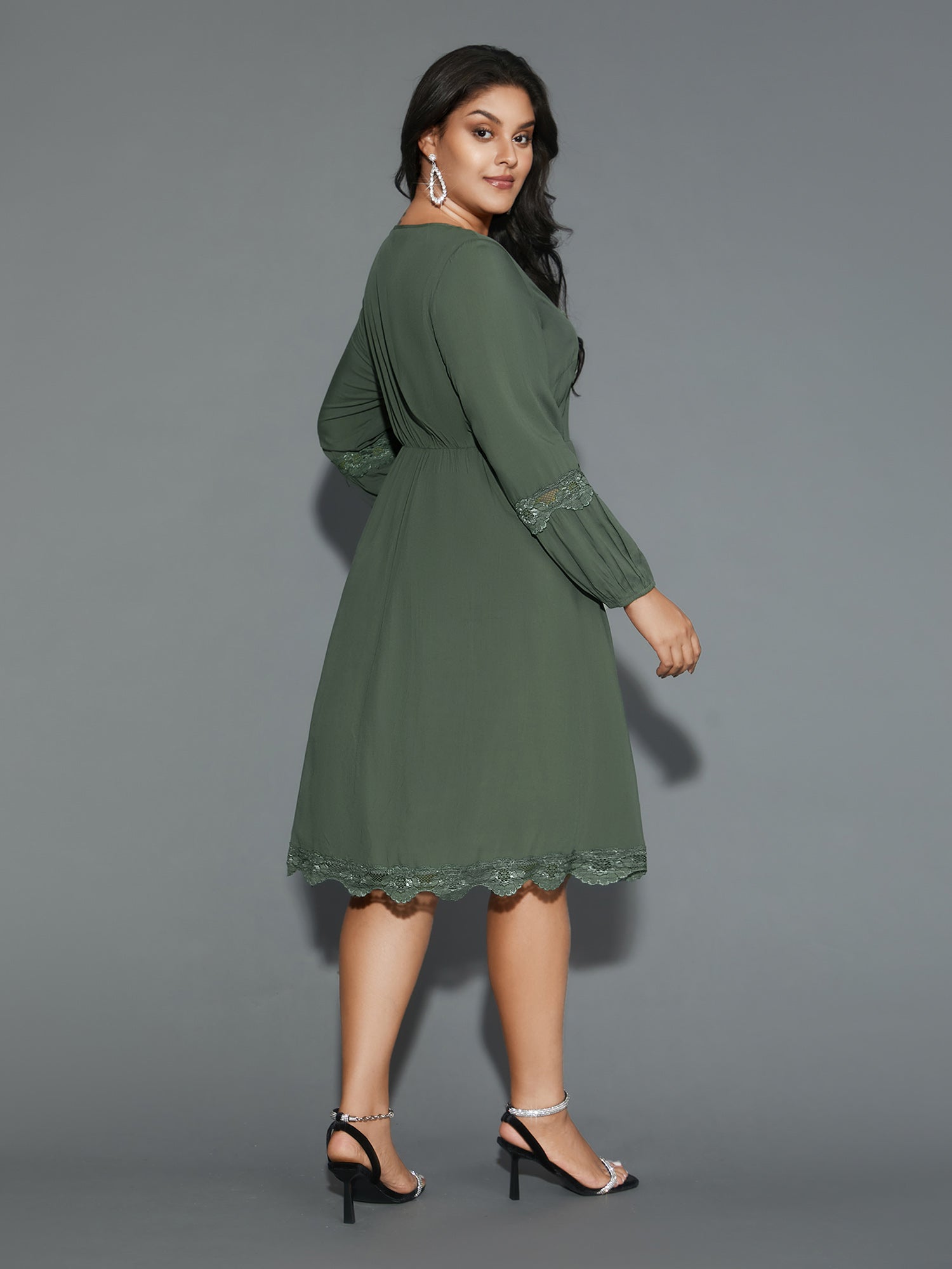 Lace Detailing Pockets V-Neck Midi Dress