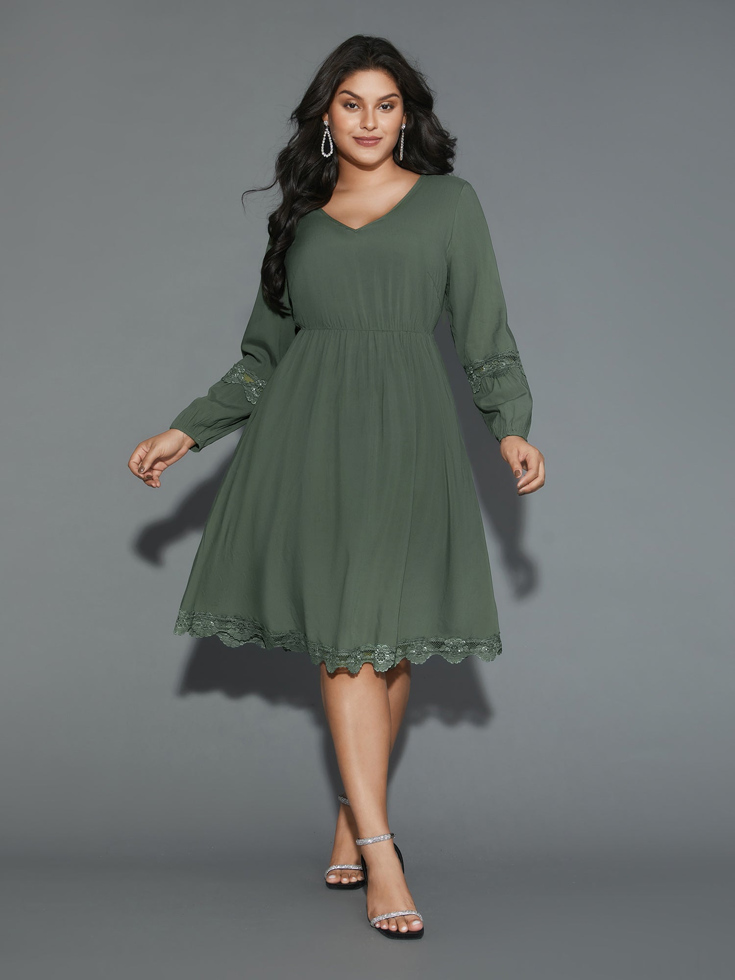 Lace Detailing Pockets V-Neck Midi Dress