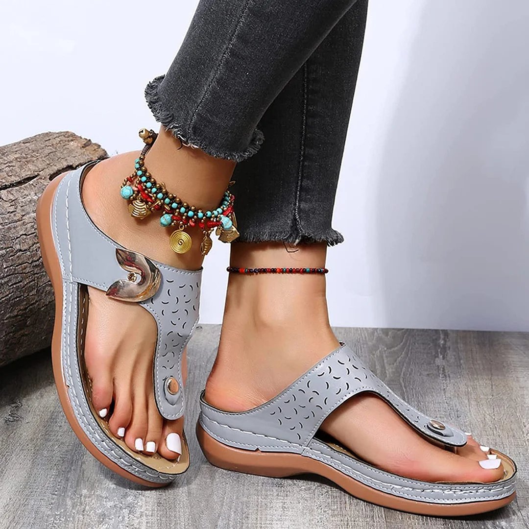 Summer New Women's Metal Decor Feature Pattern Wedge Flip-Flops