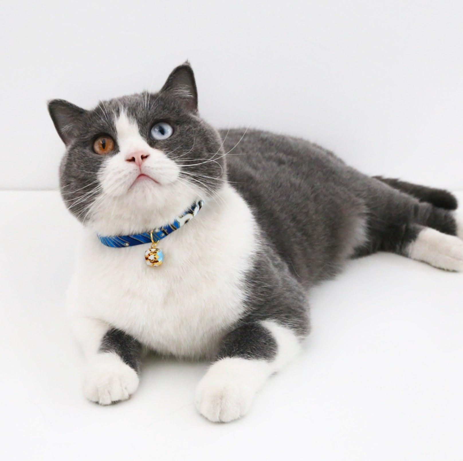 Adjustable Pet Flower Hollow Bell Collar