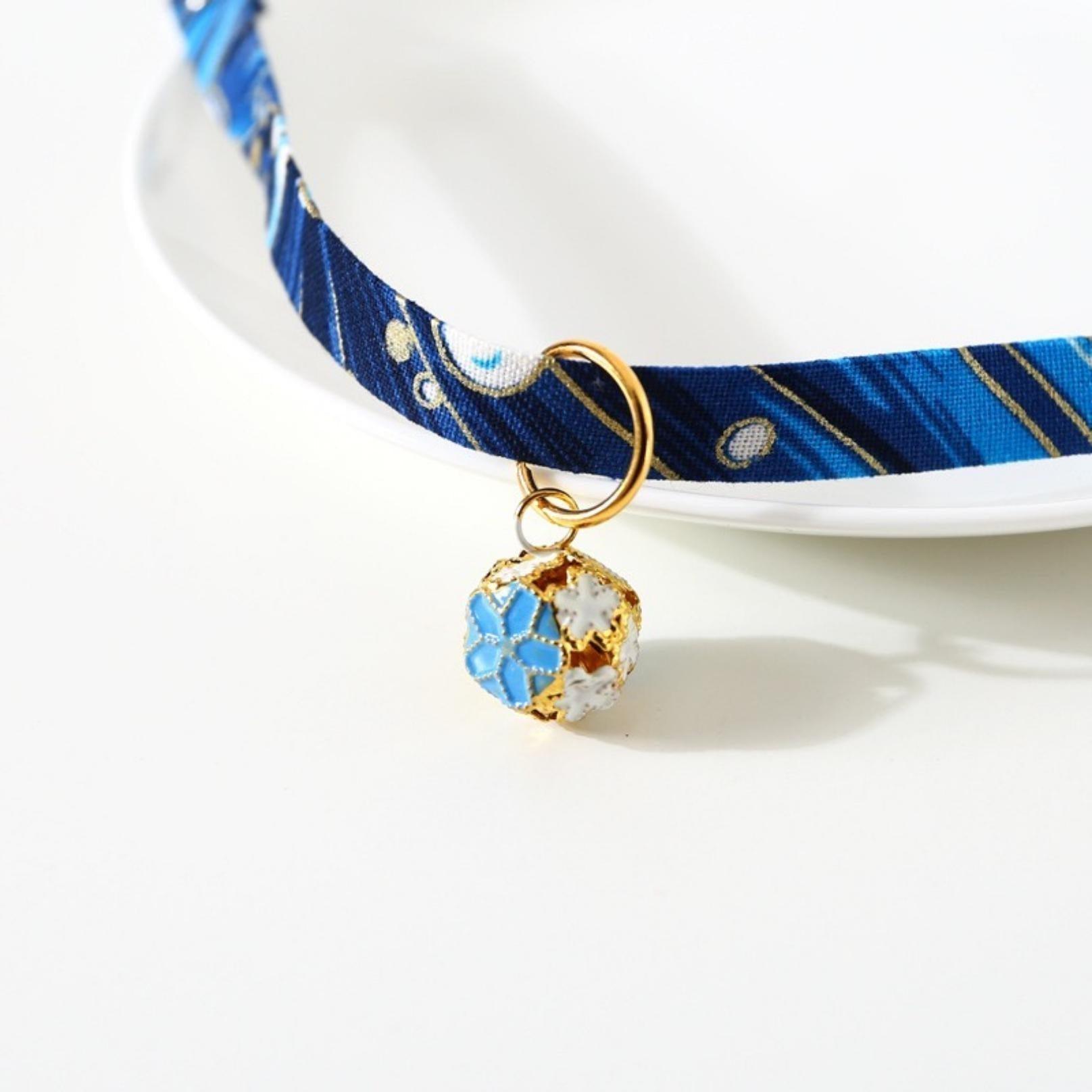 Adjustable Pet Flower Hollow Bell Collar