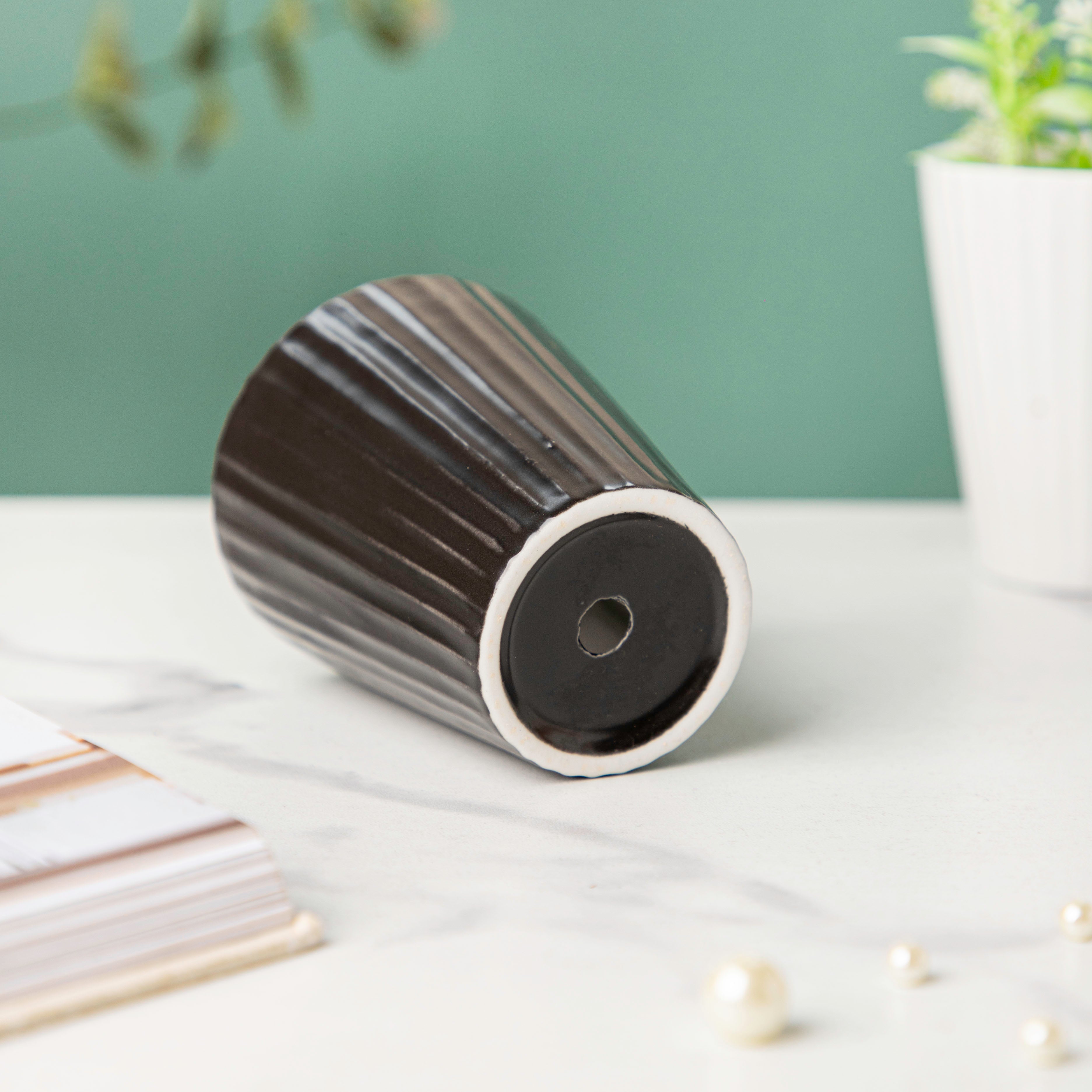 Nordic Black Ribbed Ceramic Planter