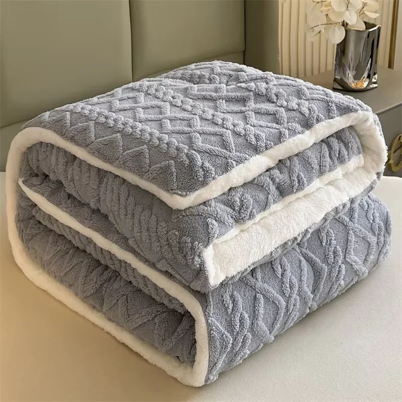 Warm And Comfortable Chunky High Quality Winter Velvet Sherpa Quilt Weight Blanket Thickened Comforter
