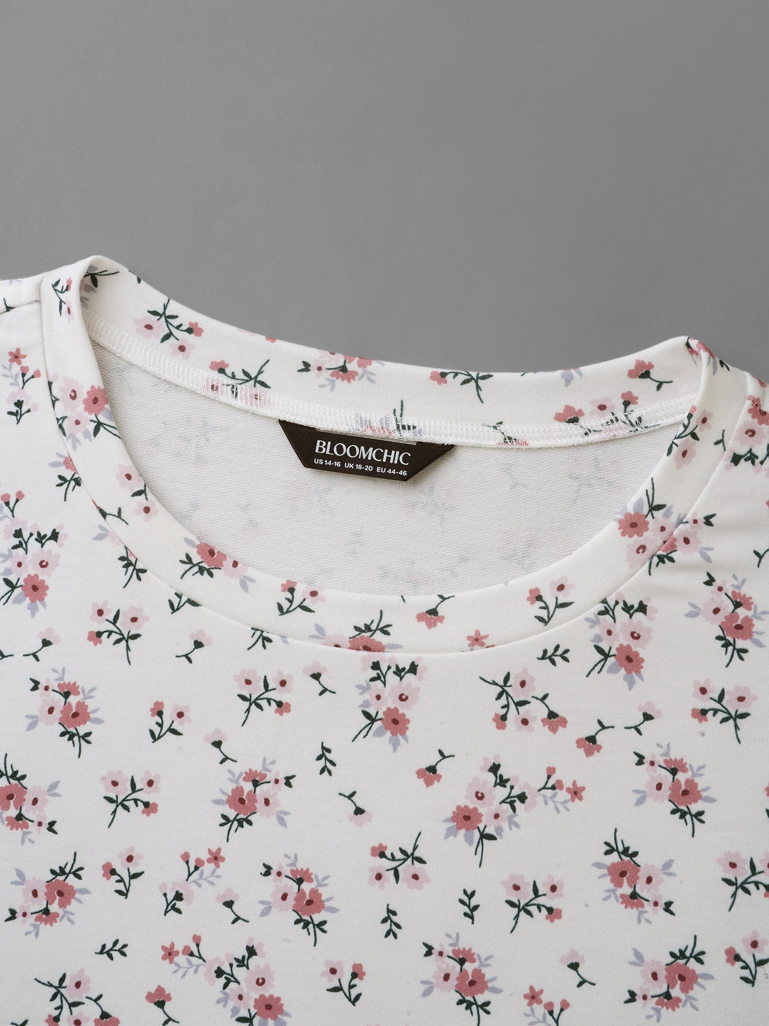 Ditsy Floral Round Neck Sweatshirt
