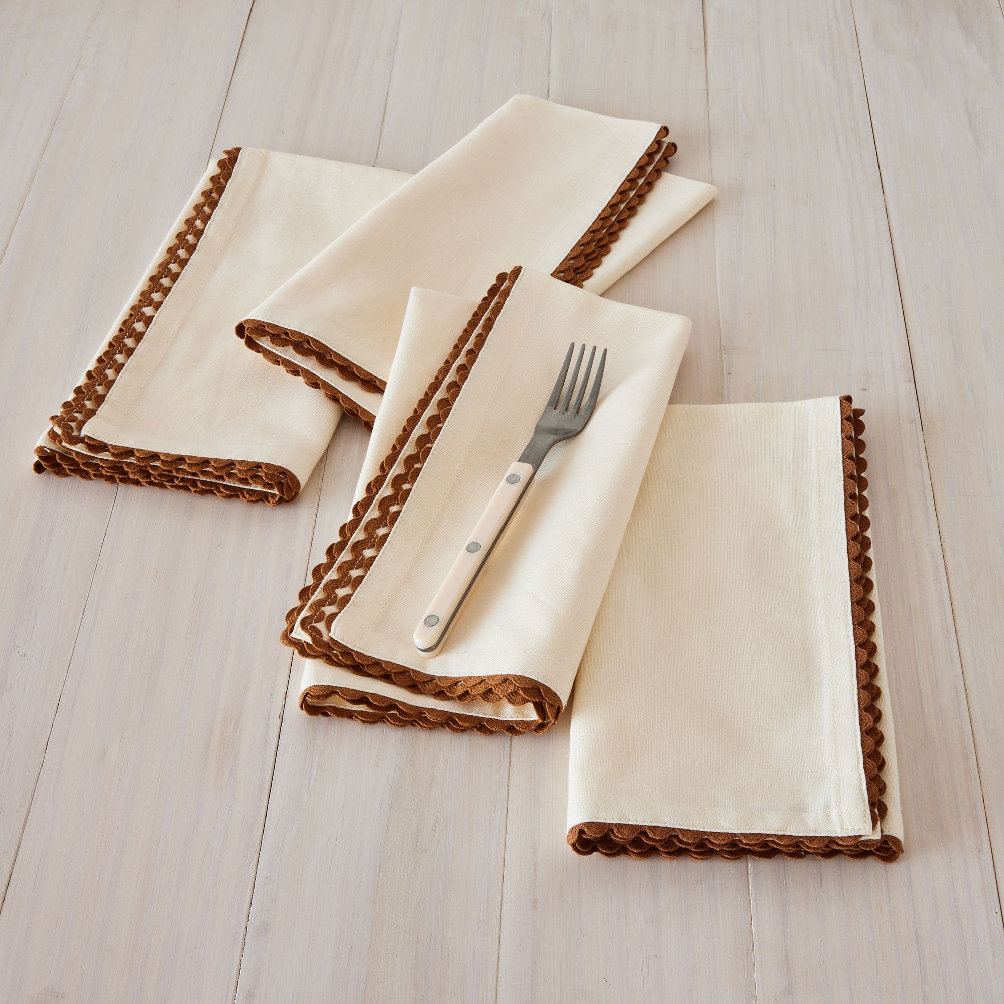 Schoolhouse Scallop Trim Napkins, Set of 4
