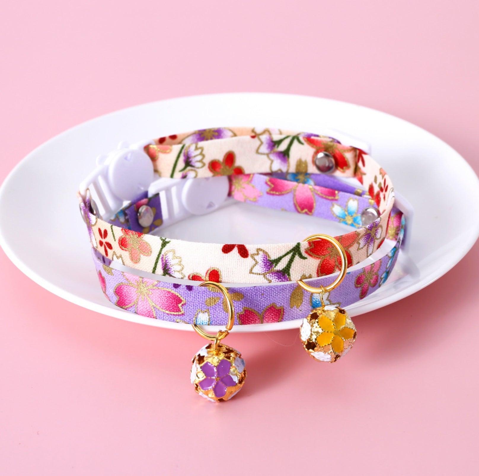 Adjustable Pet Flower Hollow Bell Collar