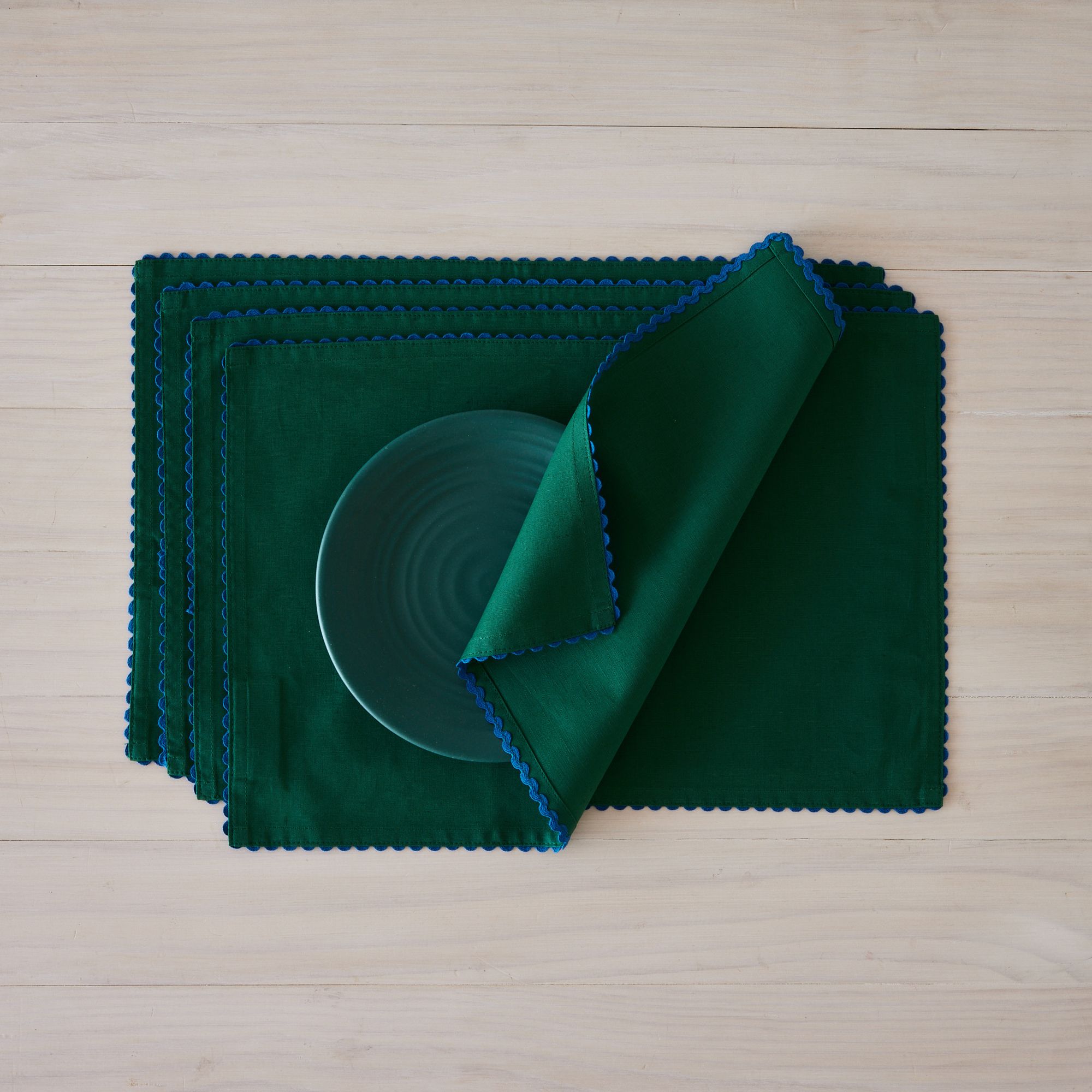 Schoolhouse Scallop Trim Placemats, Set of 4