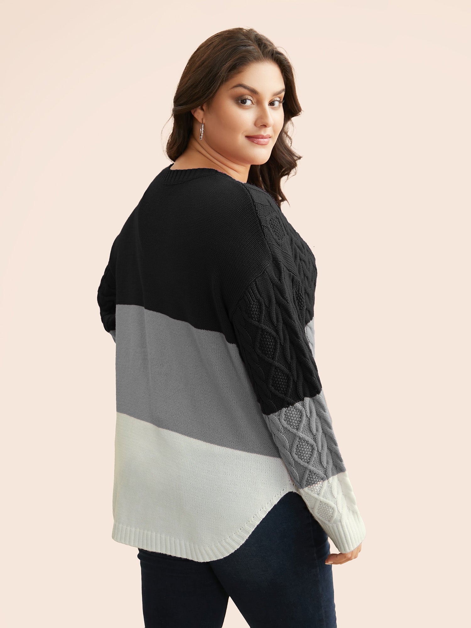 Contrast Cable Knit Arc Hem Pullover