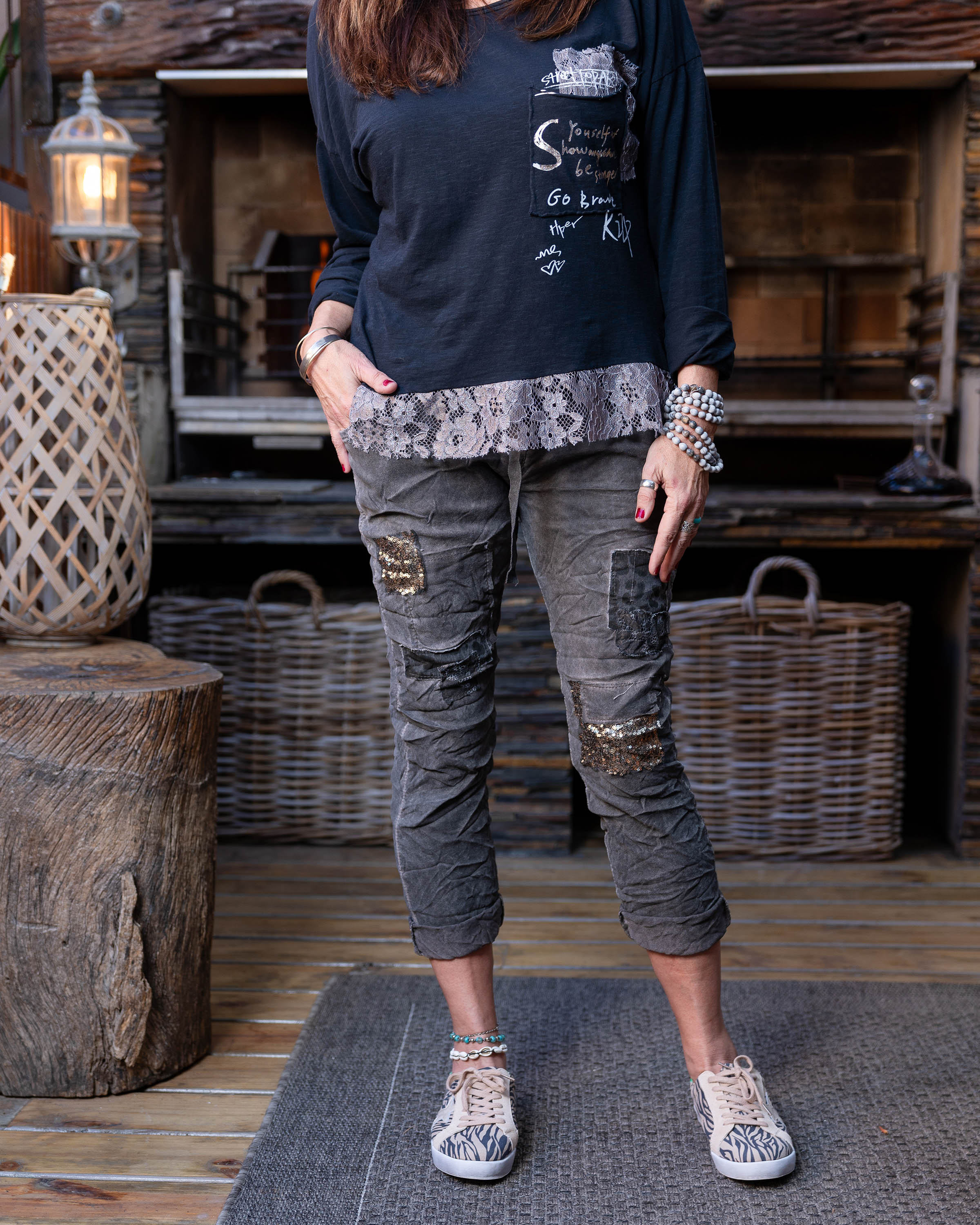 Lace Charm Top | Black