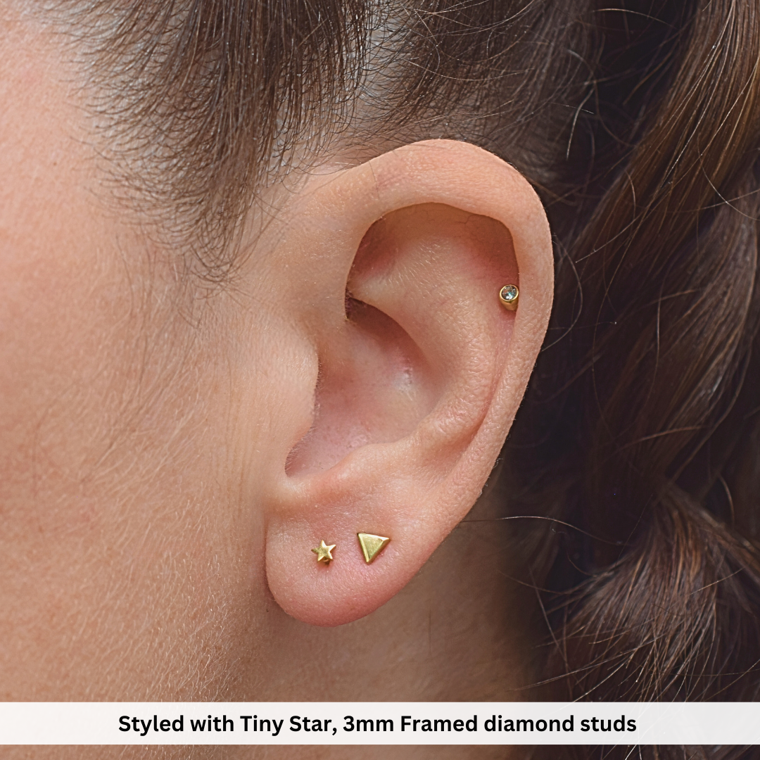 Tiny triangle studs - Silver
