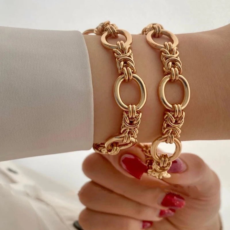 Contrasting Statement Chain Bracelet