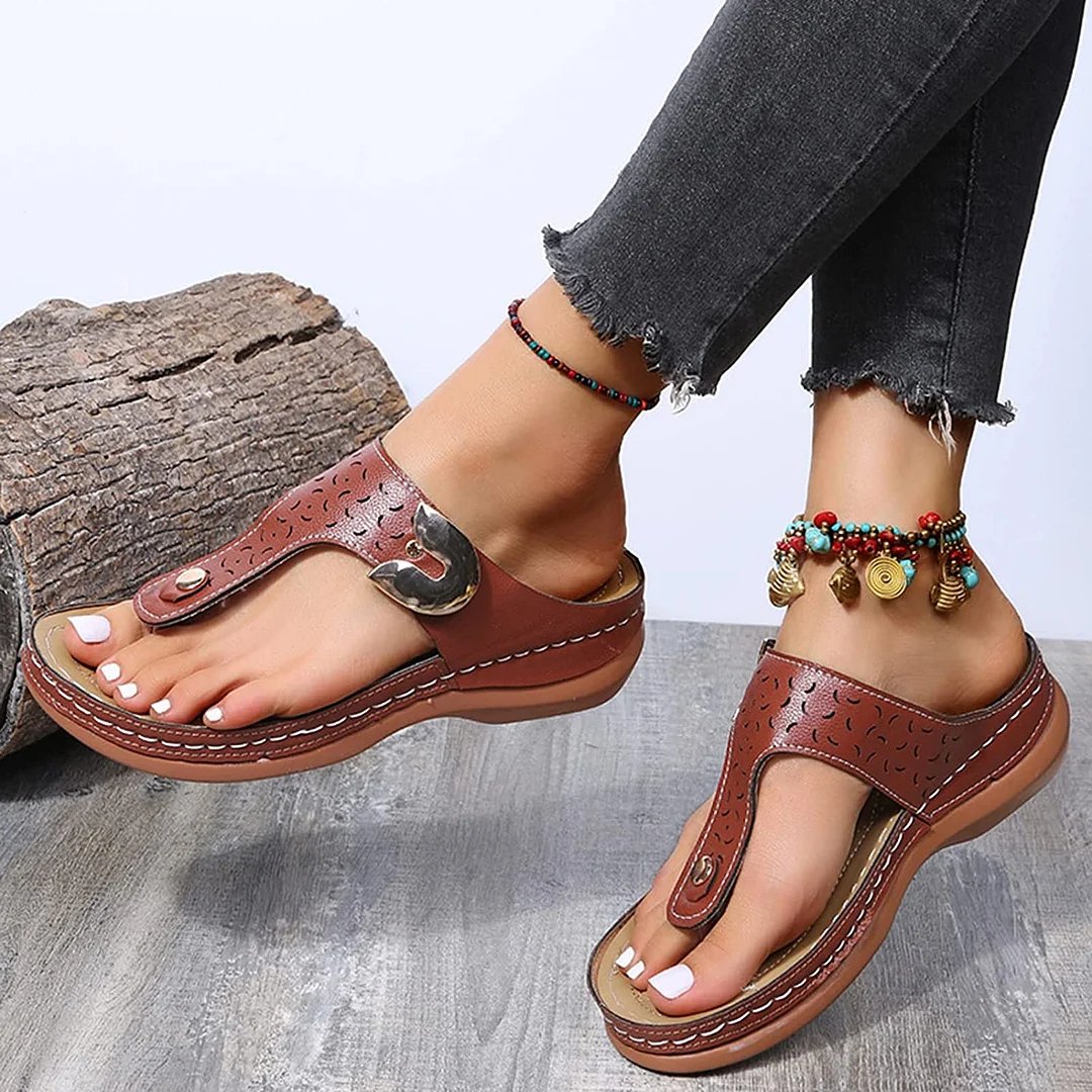 Summer New Women's Metal Decor Feature Pattern Wedge Flip-Flops