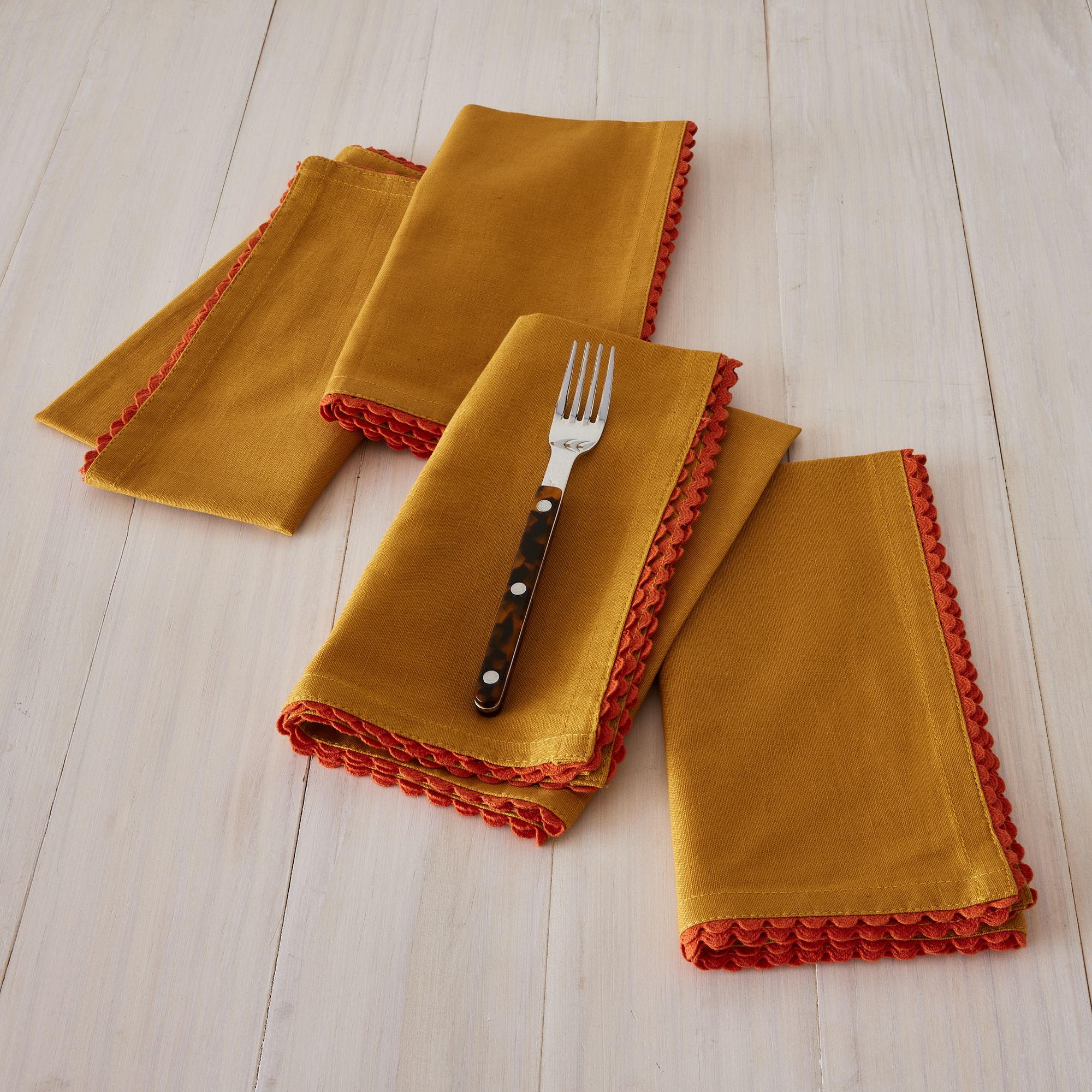 Schoolhouse Scallop Trim Napkins, Set of 4