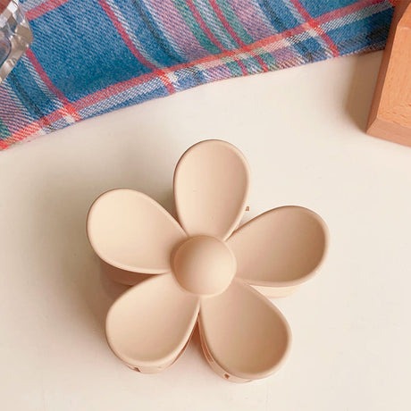 Lovely Flower Design Hair Clip