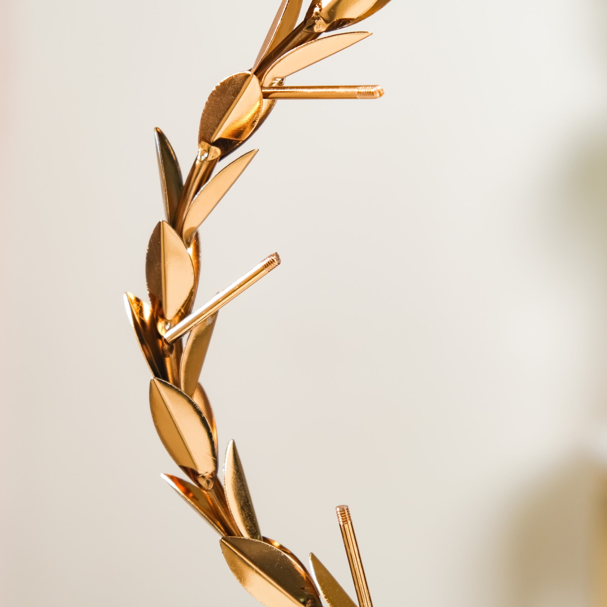 Laurel Wreath Showpiece With Agate Stones Gold