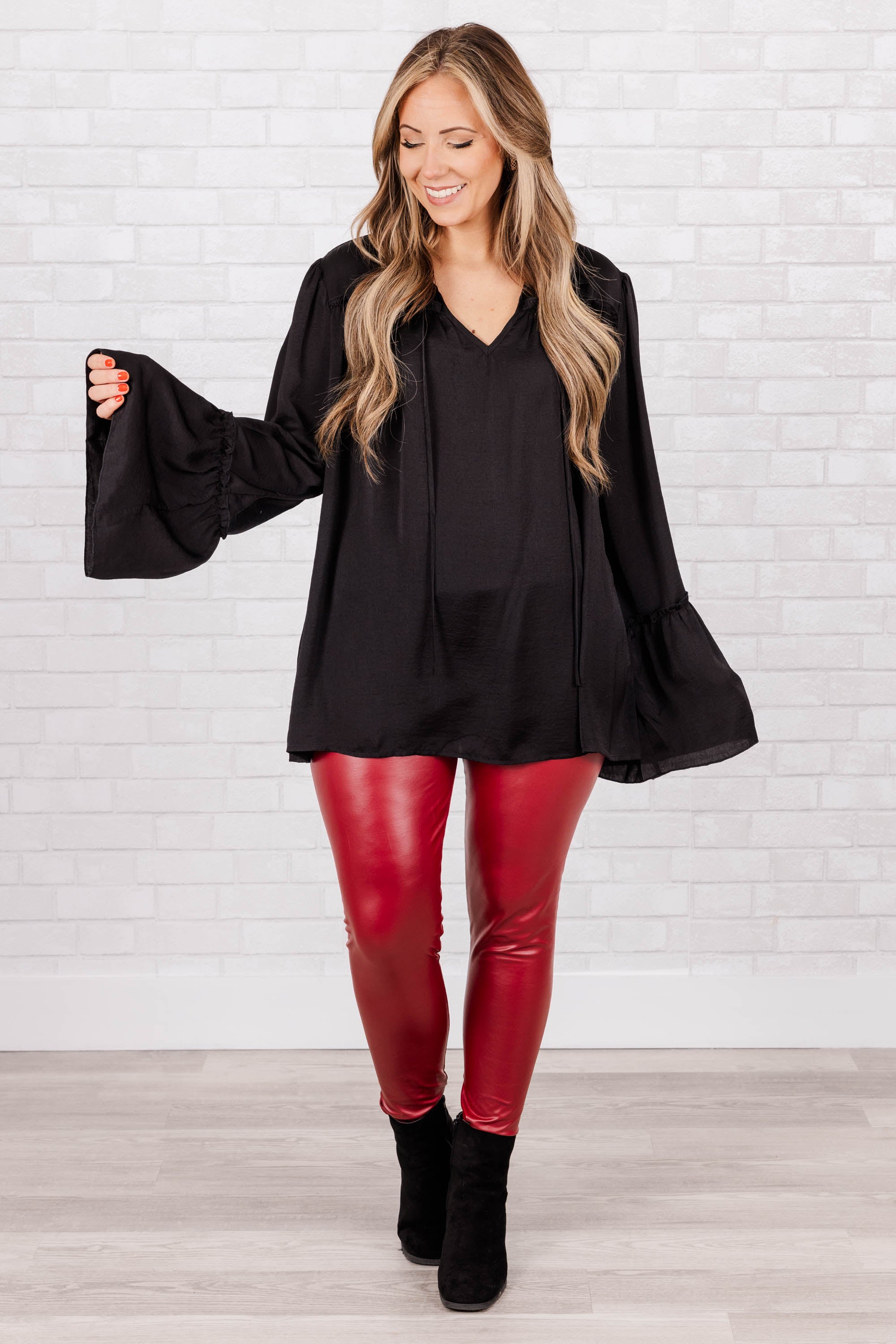 Comin' In Hot Top. Black